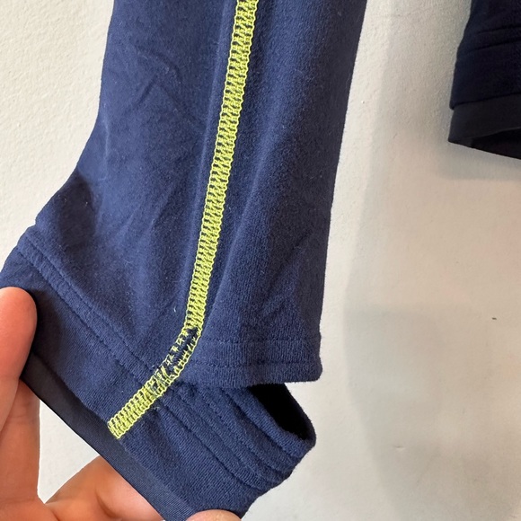 Lululemon Shirt in Blue with Green Accent - Picture 4 of 5